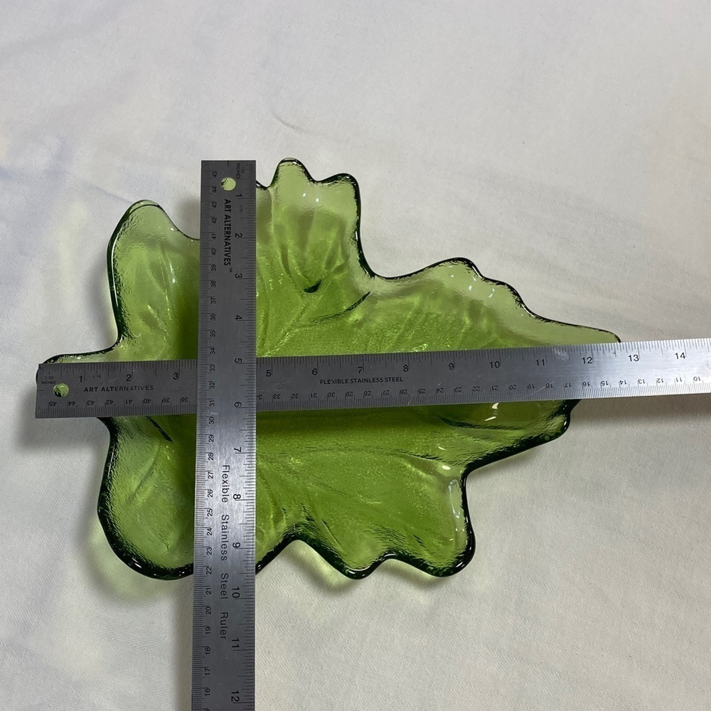 Green Leaf-Shaped Clear Glass Dish - Picture 3 of 6